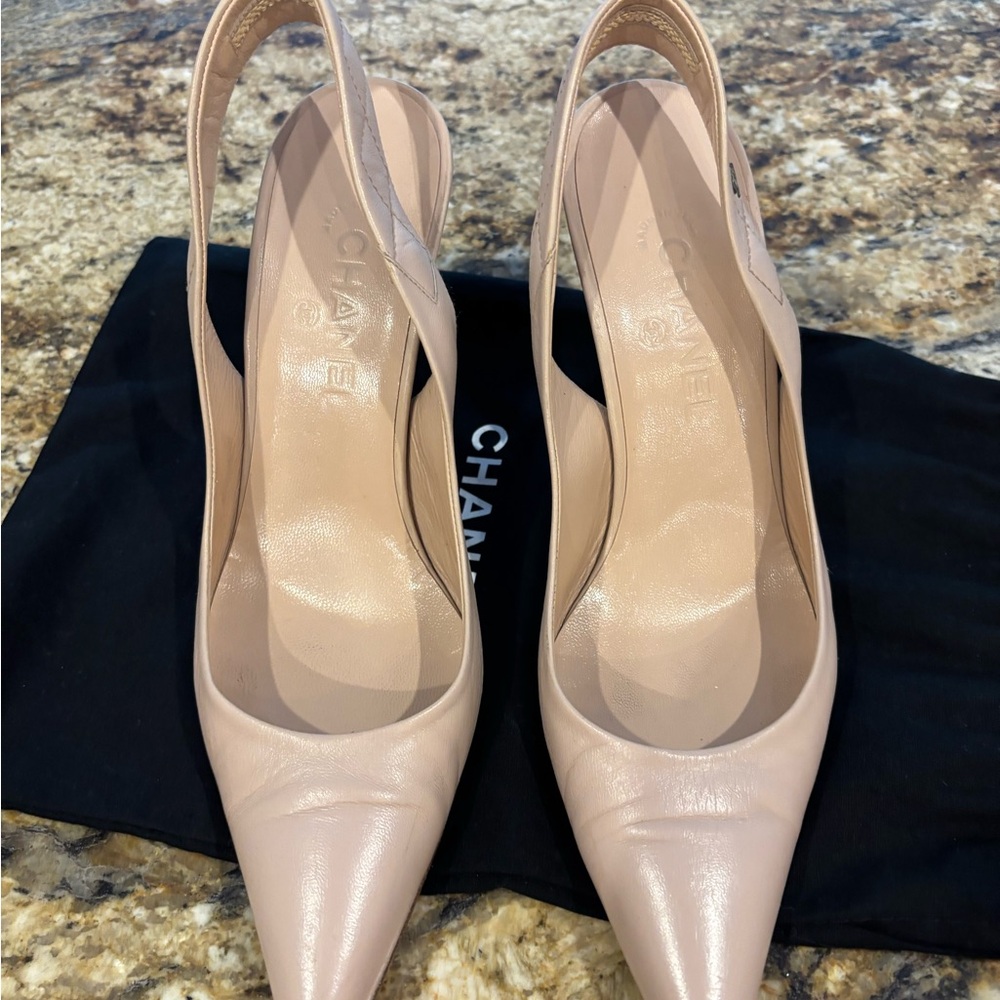 CHANEL Women's Blush Slingback Heels - Picture 6 of 9